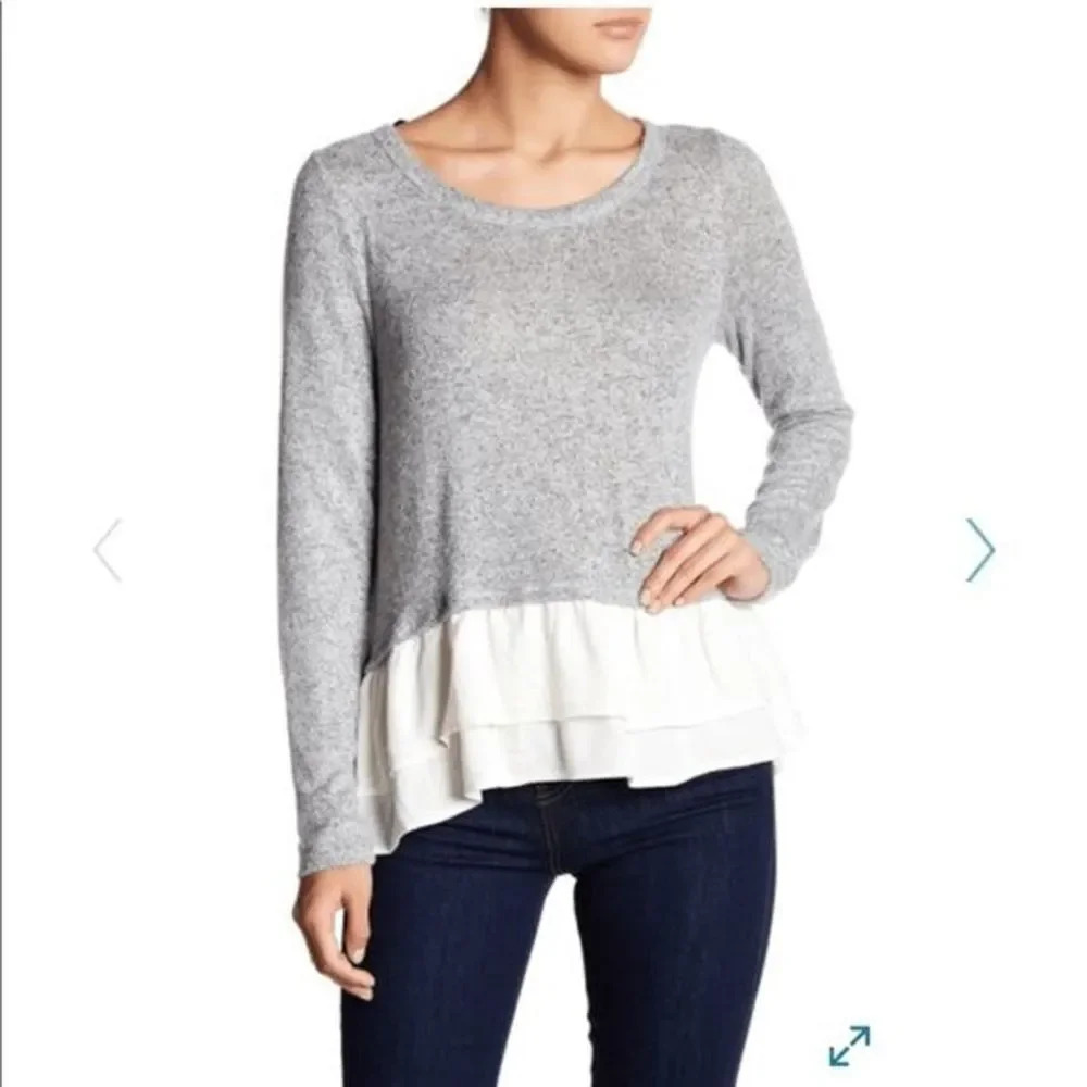 Le Lis Long Sleeve Ruffle Hem Top Women's Size S Gray White Round Neck